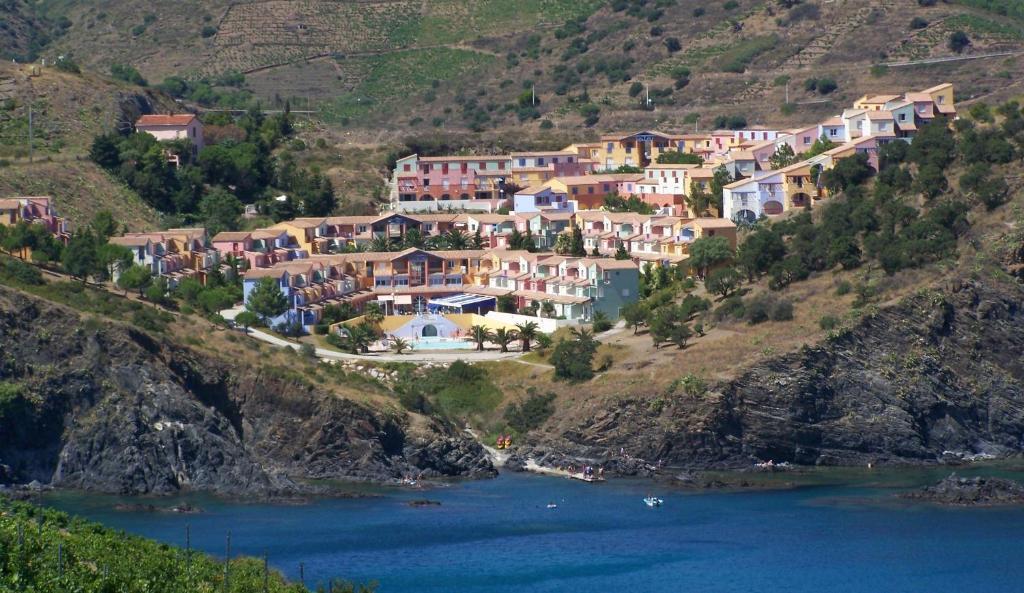 Lagrange Grand Bleu Vacances - Residence Le Village Des Aloes Cerbère Exterior foto